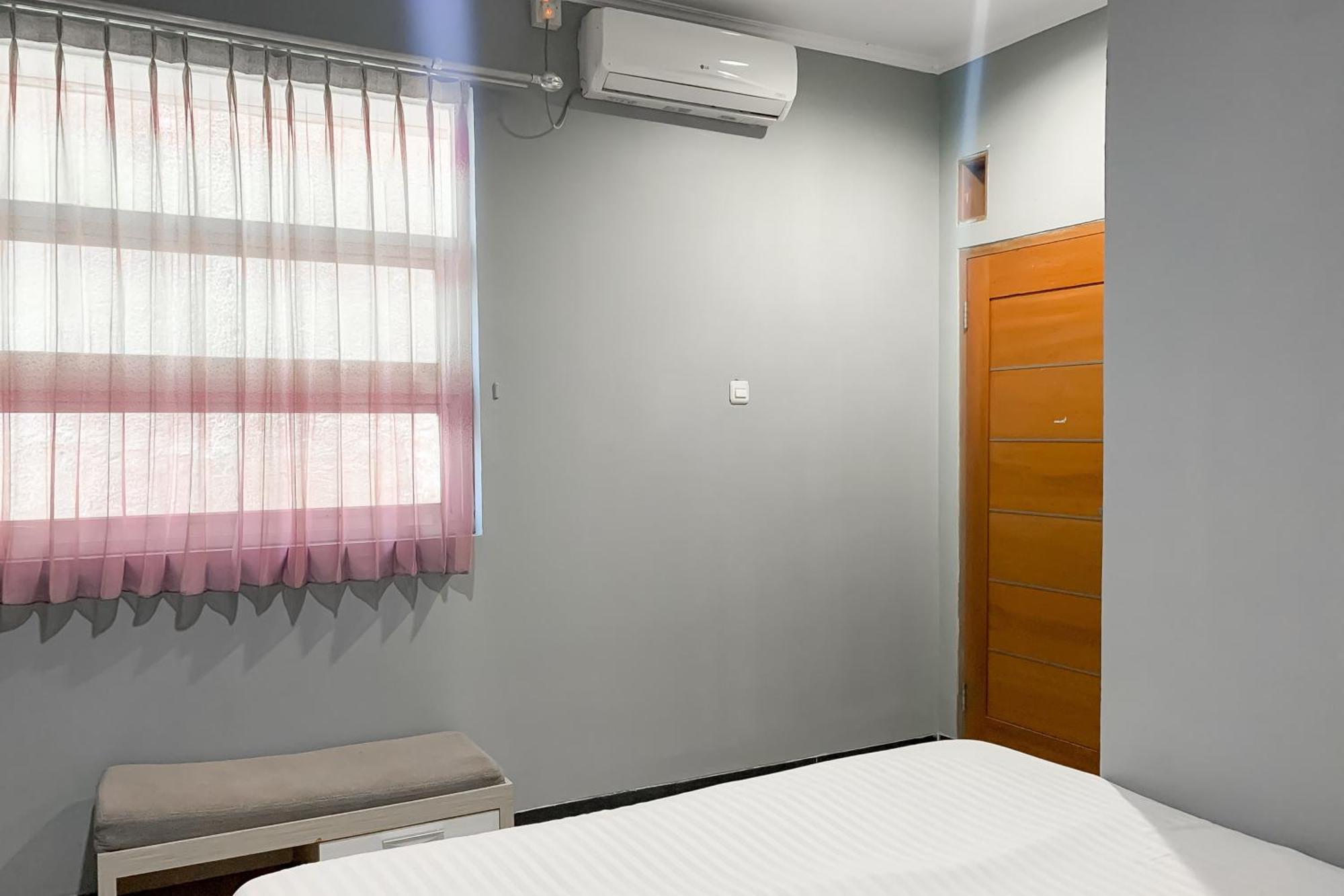 Karins Guesthouse Syariah Redpartner Bandung Exterior foto