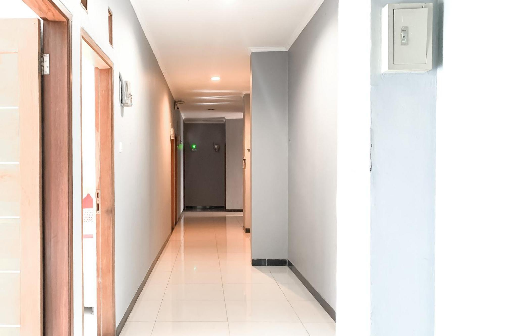 Karins Guesthouse Syariah Redpartner Bandung Exterior foto