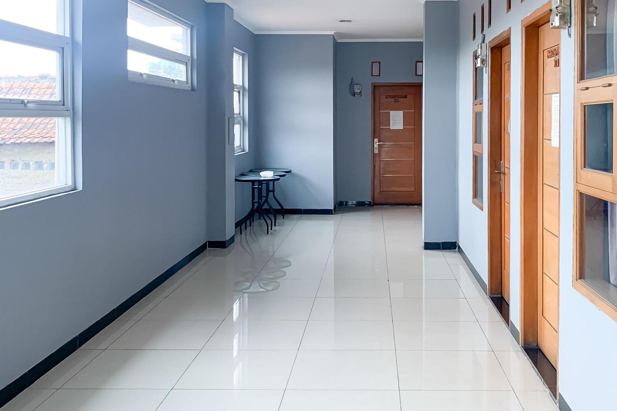 Karins Guesthouse Syariah Redpartner Bandung Exterior foto