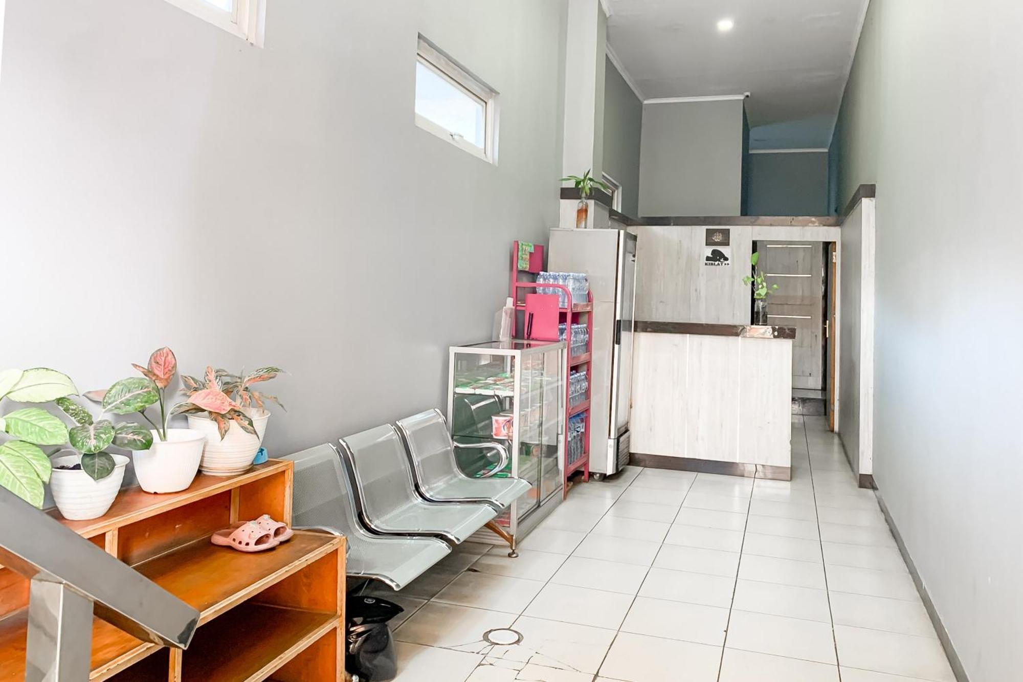 Karins Guesthouse Syariah Redpartner Bandung Exterior foto